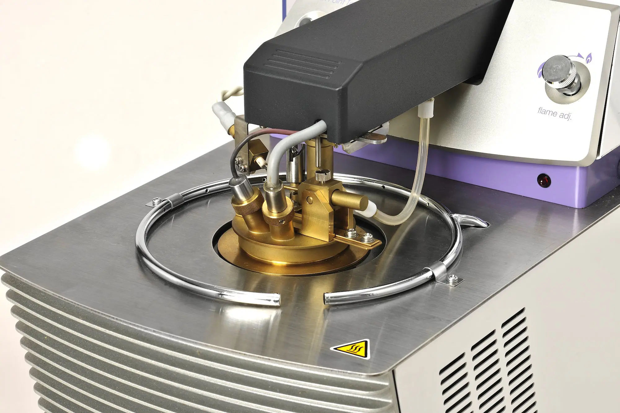 Tanaka ABL-8, температура вспышки, метод Абеля, закрытый тигль, автоматический тестер, Peltier-модули, ISO 13736, безопасность при транспортировке, нефтепродукты, лабораторное оборудование